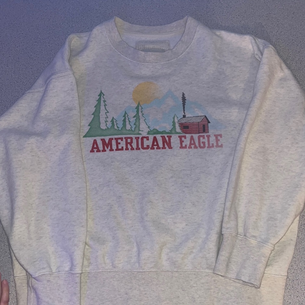 White American Eagle crewneck